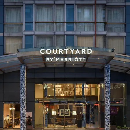 Courtyard By Marriott New York Manhattan / Soho